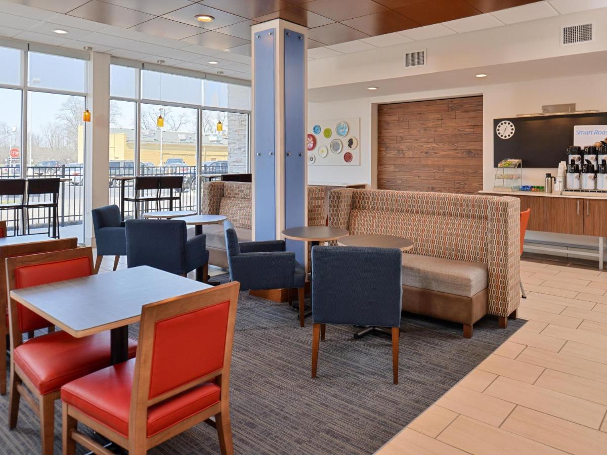 Holiday Inn Express & Suites - Brighton South - Us 23 By Ihg Экстерьер фото