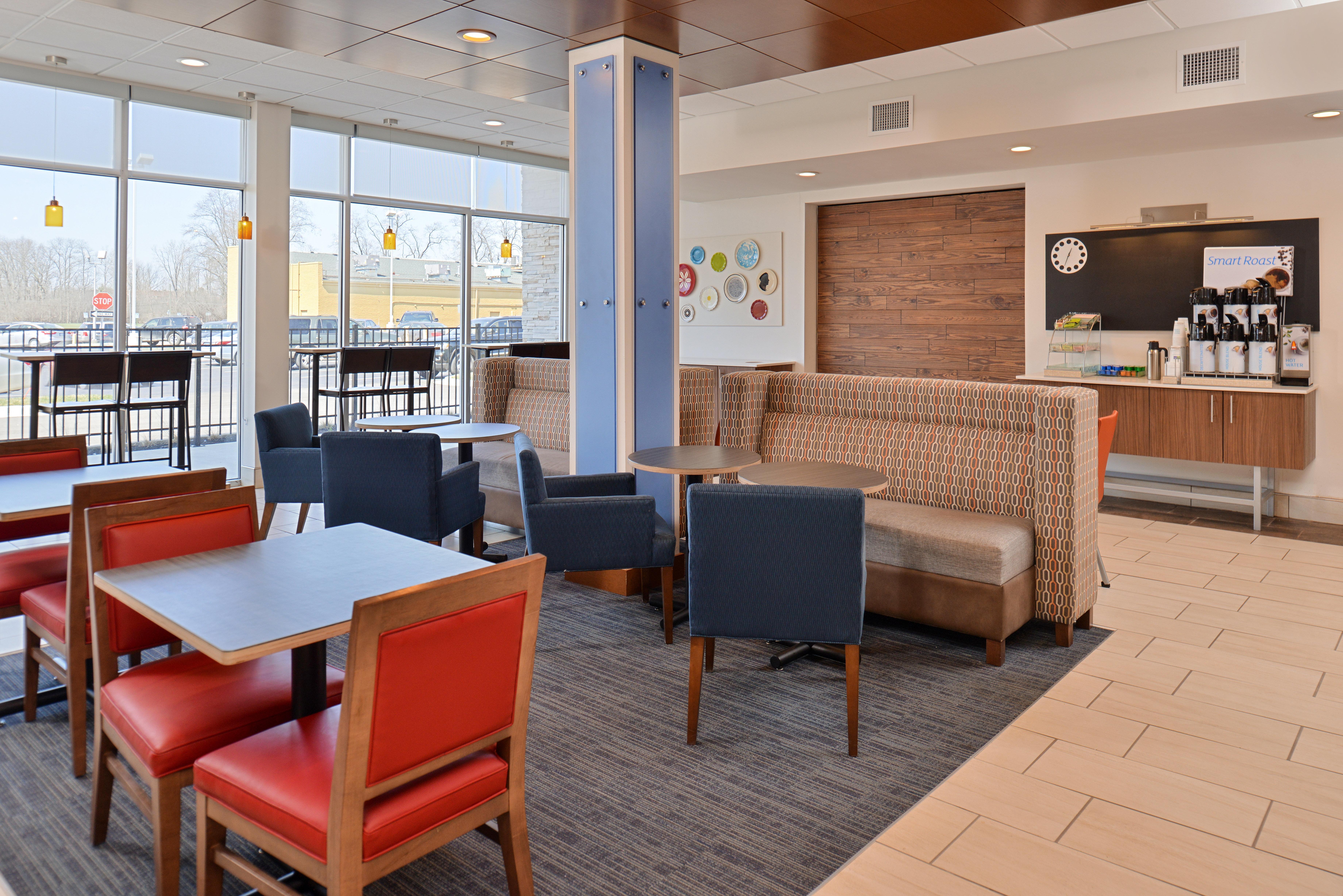 Holiday Inn Express & Suites - Brighton South - Us 23 By Ihg Экстерьер фото