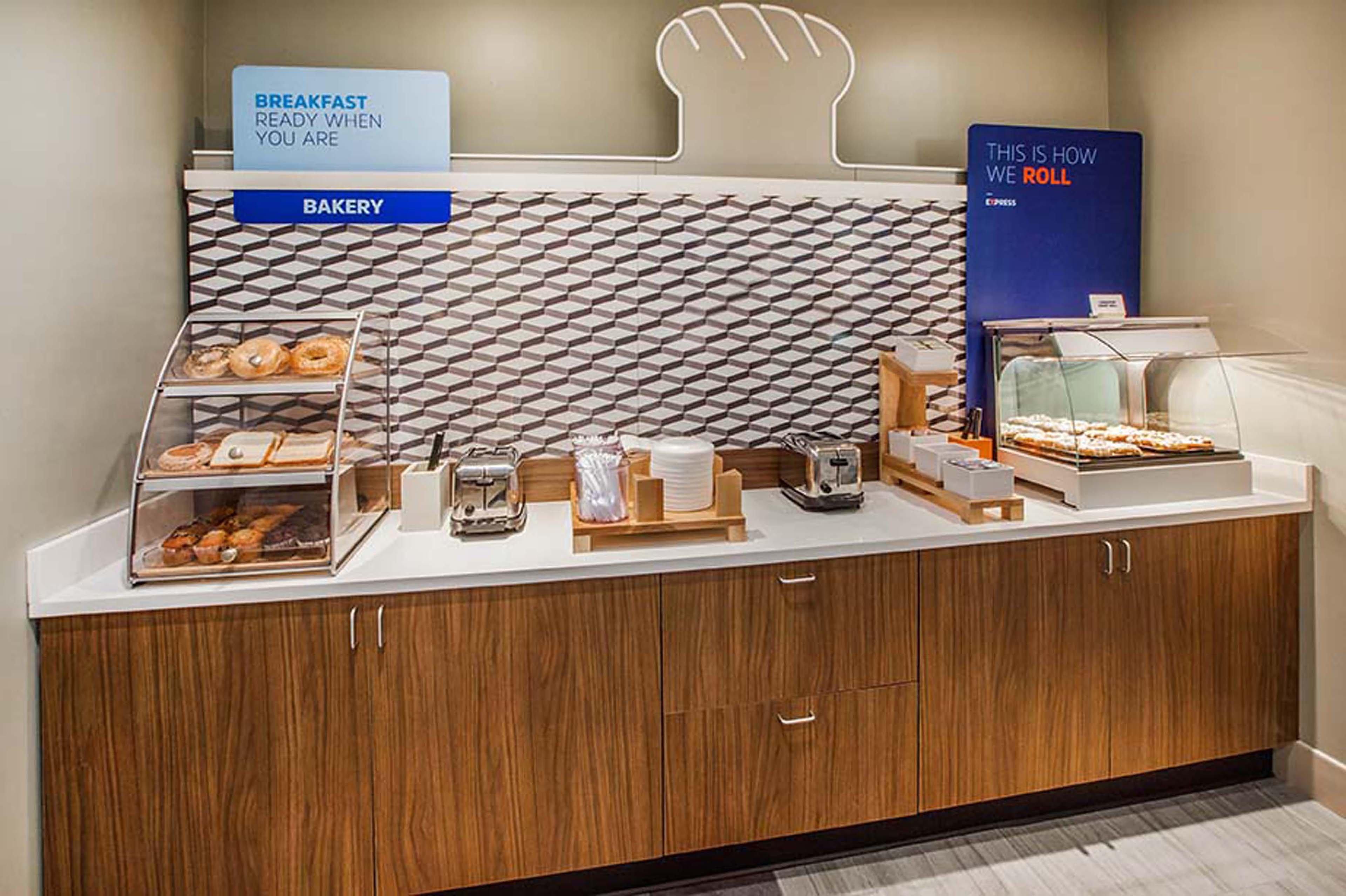 Holiday Inn Express & Suites - Brighton South - Us 23 By Ihg Экстерьер фото