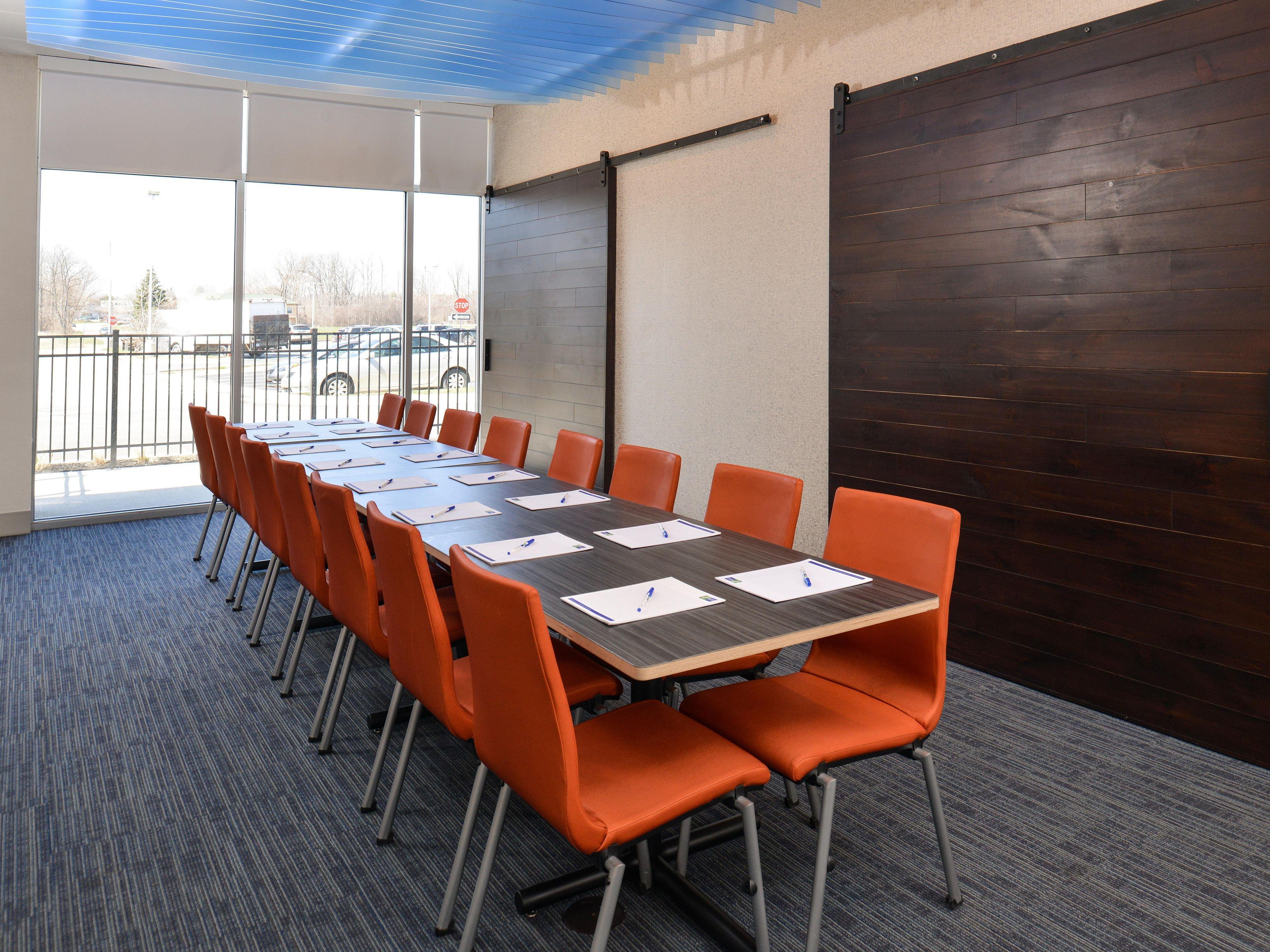 Holiday Inn Express & Suites - Brighton South - Us 23 By Ihg Экстерьер фото