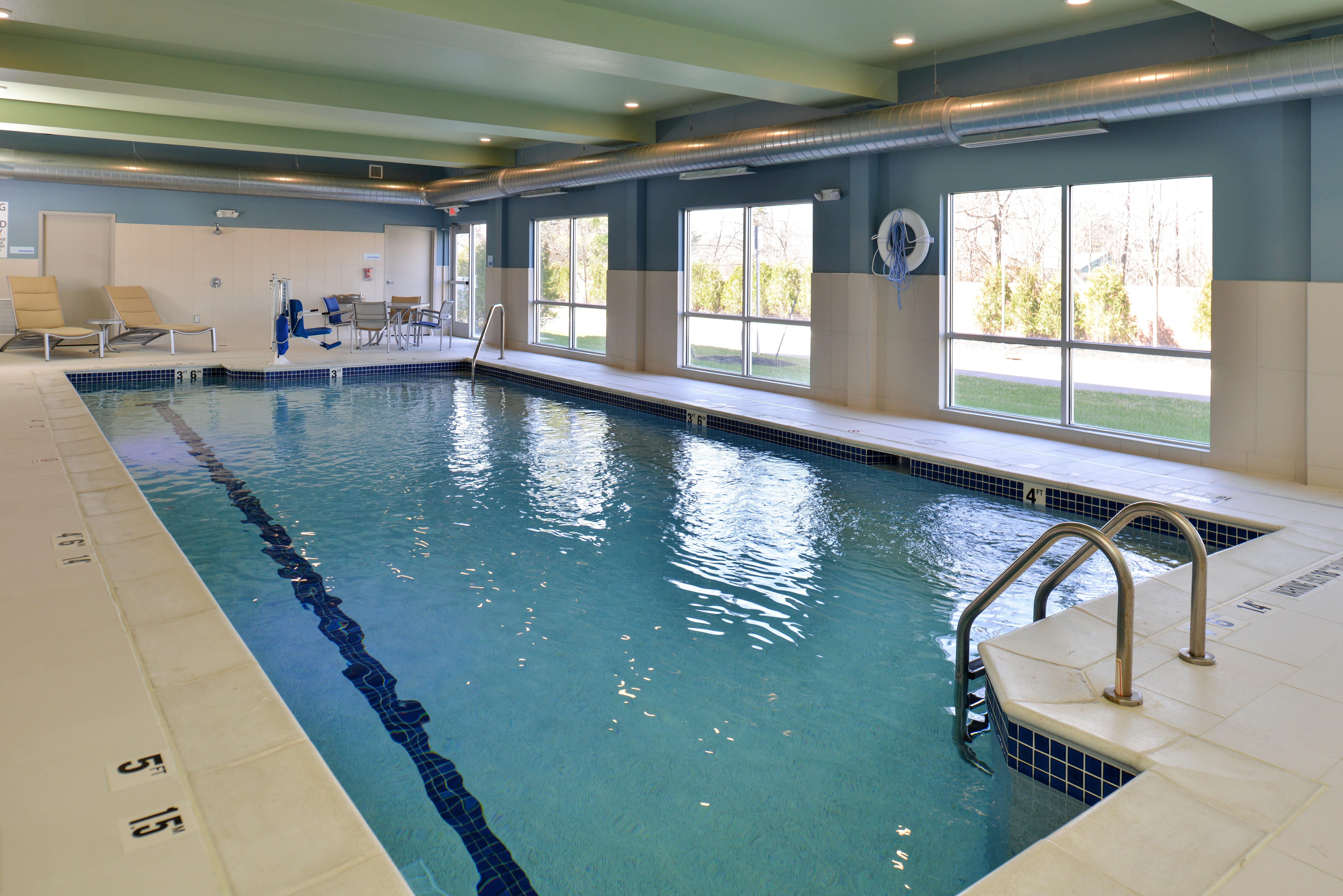 Holiday Inn Express & Suites - Brighton South - Us 23 By Ihg Экстерьер фото