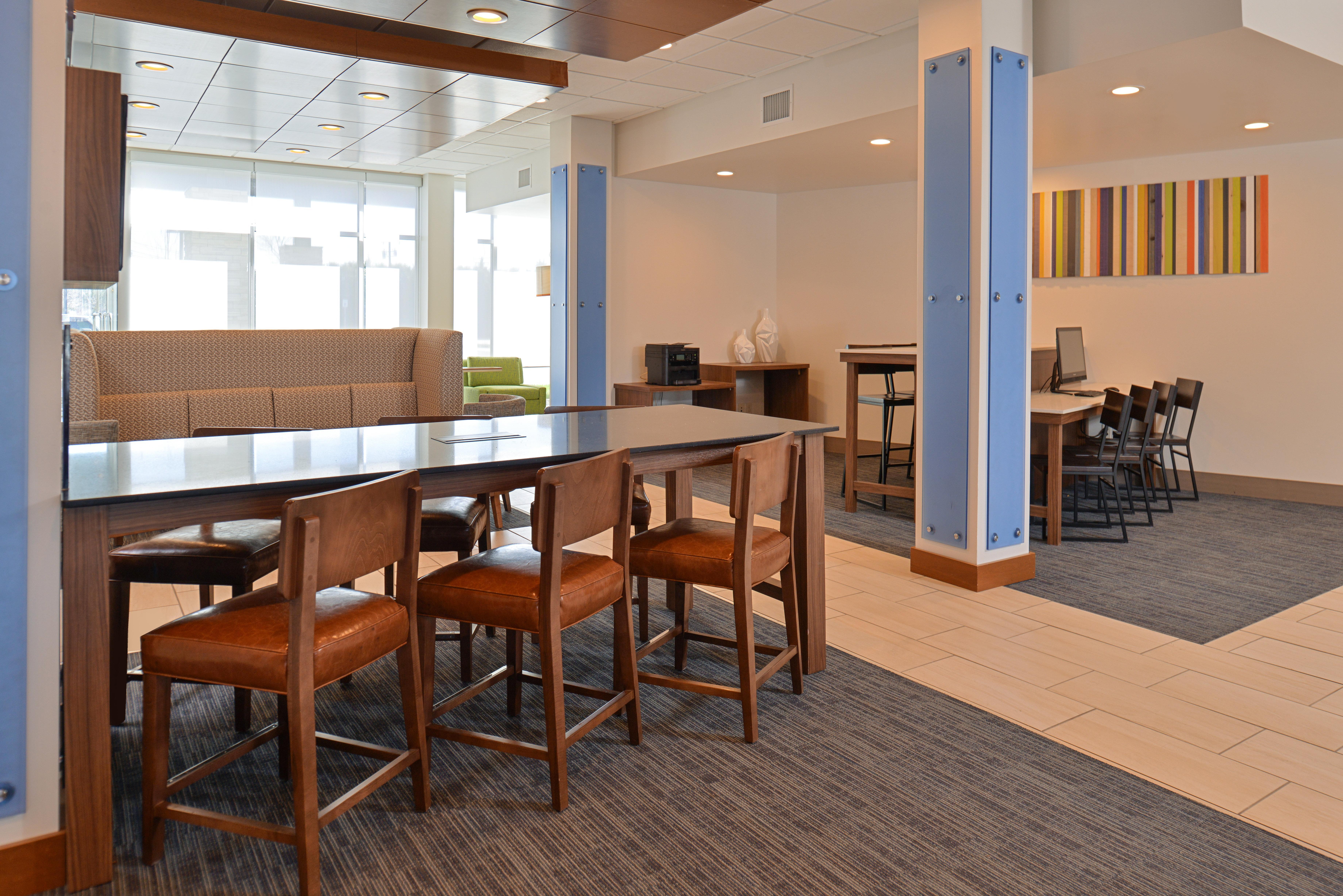Holiday Inn Express & Suites - Brighton South - Us 23 By Ihg Экстерьер фото